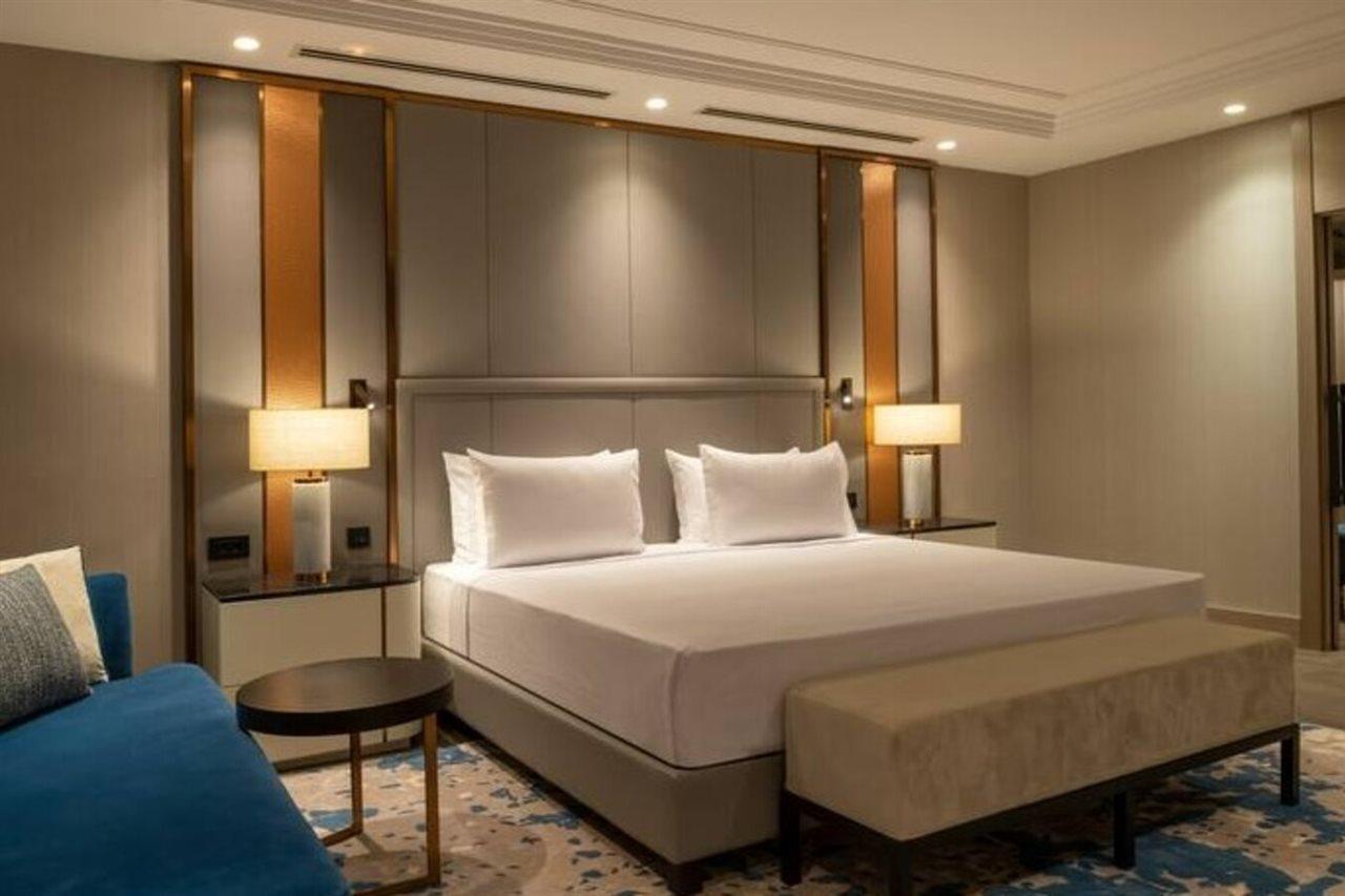 Hilton Mall Of Istanbul Exteriör bild A bedroom at the hotel